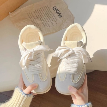 Női sneaker PU felsőrész, gumírozott talp, alacsony bokaszár, fűzős záródás, kerek orr