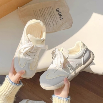 Női sneaker PU felsőrész, gumírozott talp, alacsony bokaszár, fűzős záródás, kerek orr