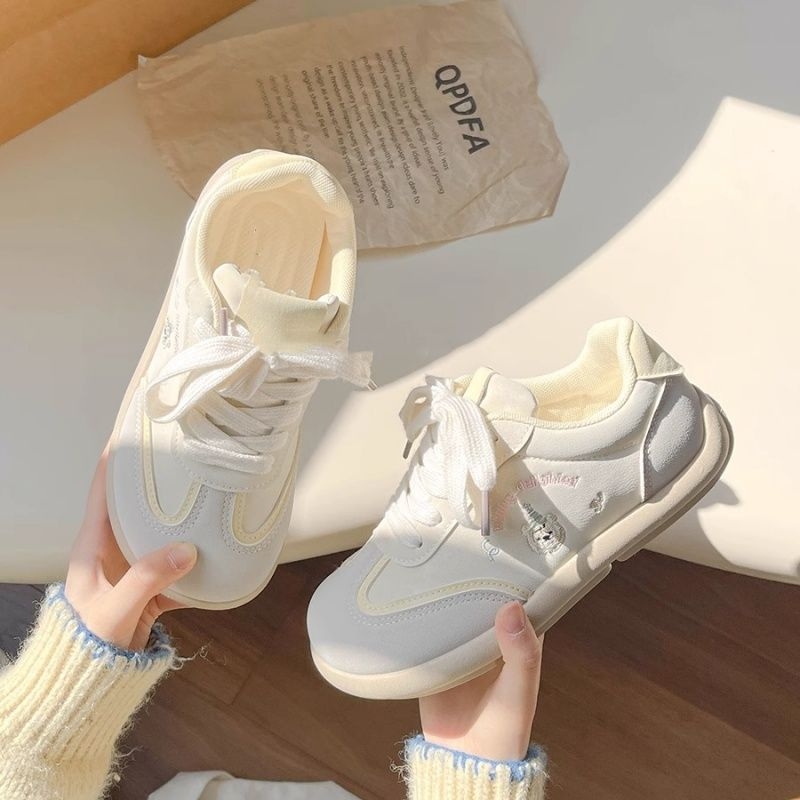 Női sneaker PU felsőrész, gumírozott talp, alacsony bokaszár, fűzős záródás, kerek orr