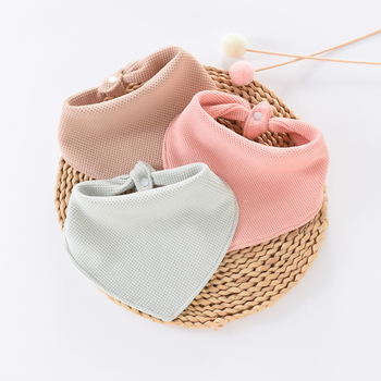 Триъгълен памучен бебешки лигавник за попиване - над 95% памук, абсорбиращ, шарки: каре/едноцветен/точки, за бебета и малки деца