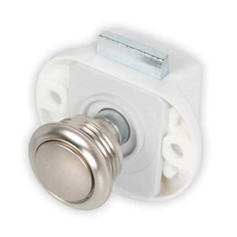 JA103 Ключалка за RV врати и шкафове с бутон дръжка – цинкова сплав, повърхност никел-хром, тегло 40 g, живот над 30k цикъла