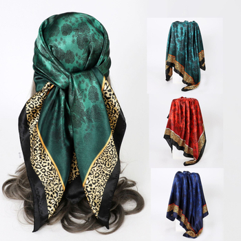 Дамски квадратен шал с винтидж принт, полиестер, твил и печат (Полиестер • Twill • Квадратен шал • Лятно издание 2024)