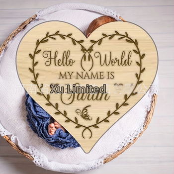 Εξατομικευμένο κρεμαστό με όνομα μωρού από Basswood — μοντέρνο μινιμαλιστικό σχέδιο από ξύλο