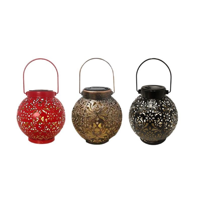 Кован железен соларен фенер с ажурна топковидна тиква – LED топло светлина, IP44, за външен двор