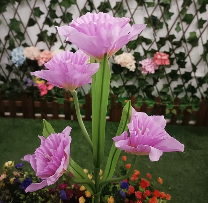 Napelemes dekoratív lámpa selyemszövet nárcisz és orkidéák virágokkal, rozsdamentes acél + ABS ház, 0,6 W, IP44, 6–12 óra, CE tanúsítvány