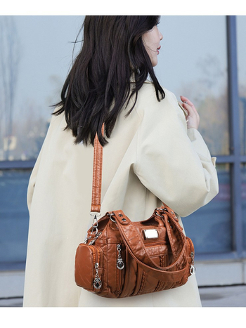 Τσάντα υπό μασχάλη από PU δέρμα, επένδυση πολυεστέρα-βάμβακας, άνοιγμα με φερμουάρ, εσωτερική θήκη με φερμουάρ, τρεις ιμάντες ώμου