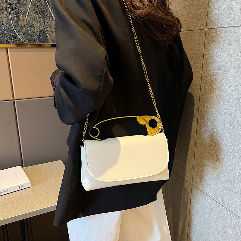 PU anyagú válltáska, utcai stílus, vízszintes négyzet alakú forma, mágneses zár, poliészter bélés