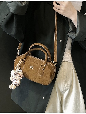 Τσάντα crossbody - αστικός μινιμαλισμός, PU δέρμα, ορθογώνιο τετράγωνο σχήμα, κλείσιμο με φερμουάρ, επένδυση πολυεστέρα