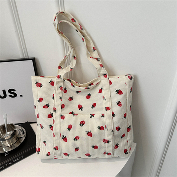 Corduroy anyagú tote táska eper mintával, friss és édes stílus, cipzár, nagy kapacitás, horizontálisan négyszögletes forma, mindennapi használatra