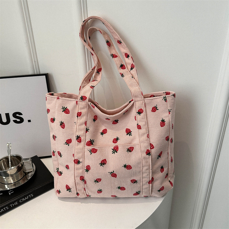 Corduroy anyagú tote táska eper mintával, friss és édes stílus, cipzár, nagy kapacitás, horizontálisan négyszögletes forma, mindennapi használatra