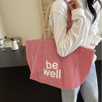 Платнена чанта за рамо, Tote стилът урбанистичен и прост, хоризонтално квадратна форма, двойни презрамки, открито горно