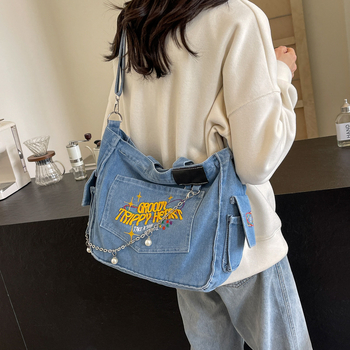 Τσάντα από καμβά με κατακόρυφο τετράγωνο σχήμα, μεσαίου μεγέθους, κλείσιμο με φερμουάρ, εσωτερική θήκη κινητού