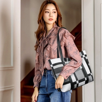 Чанта с голям капацитет в кариран дизайн, корейски стил и контрастни цветове; PU, хоризонтална квадратна форма, ципово откриване, вътрешни джобове: джоб с цип, джоб за телефон и ID; подплата полиестер