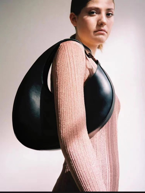 Geantă pentru subraț, formă ovală, material PU, închidere magnetică, buzunar intern pentru ID, curea simplă