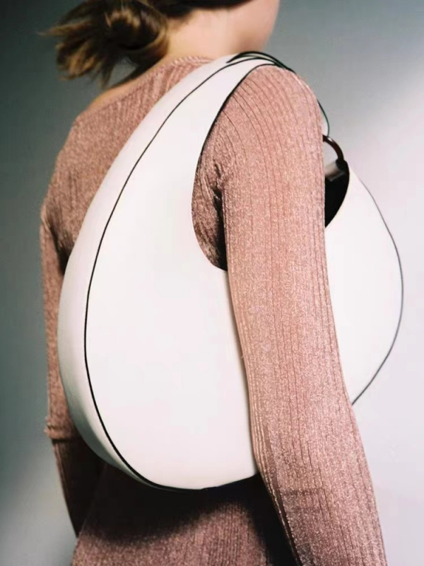 Geantă pentru subraț, formă ovală, material PU, închidere magnetică, buzunar intern pentru ID, curea simplă