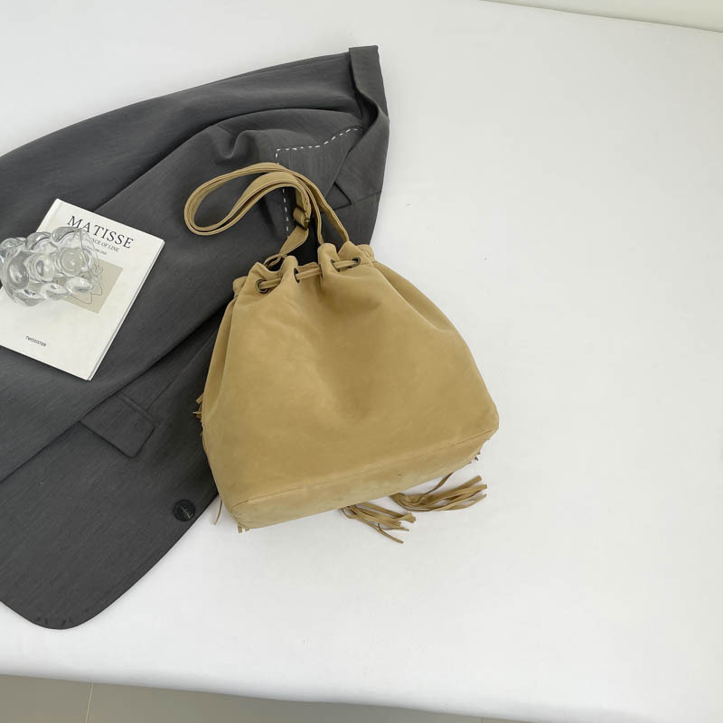 Bei Fanxi Corduroy Drawstring Bucket táska, cipzáras zseb, poliészter belső, bojt rész — egy oldalsó pánttal, mindennapi használatra