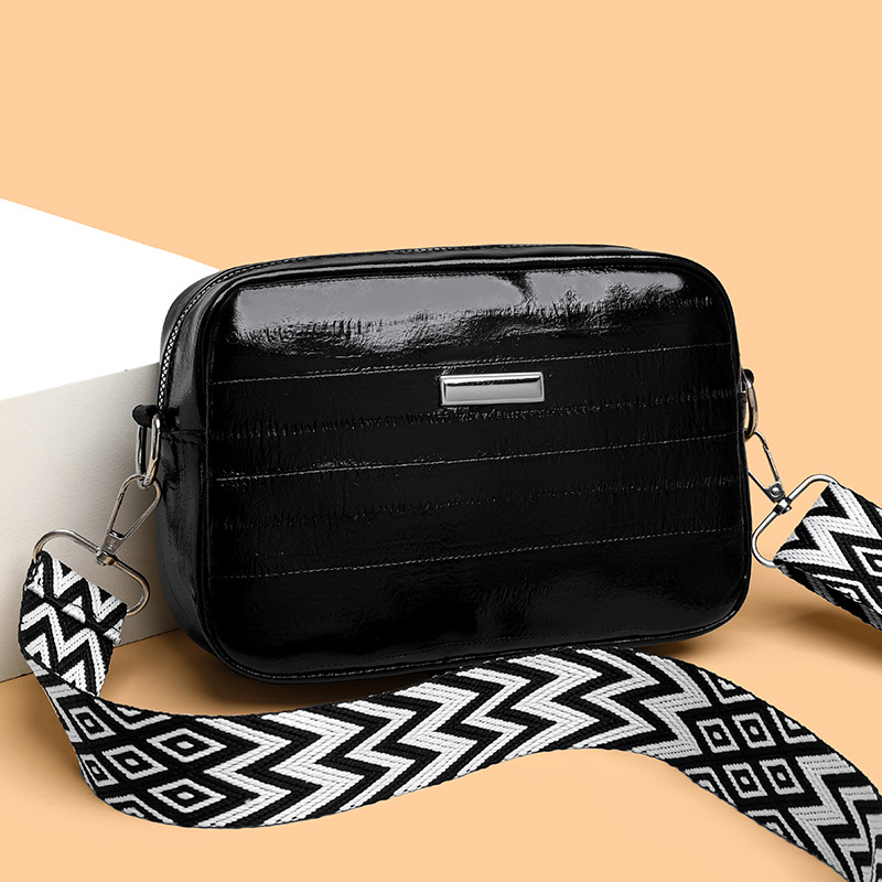 Női crossbody táska – városi egyszerű stílus, PU anyag, vízszintes négyszögletes forma, zipzáras zárás, belső ID zseb