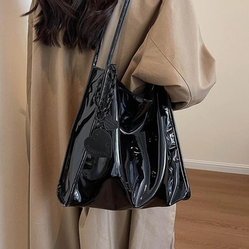 Τσάντα PU μικρού τετράγωνου σχήματος με επάνω άνοιγμα και μονή ιμάντα