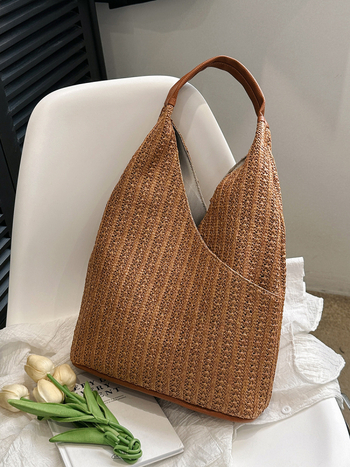 Szalmából készült tote-táska – függőleges négyszögletes forma; mágneses zár; rejtett cipzáras zseb