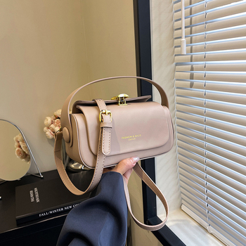 Τσάντα χιαστί από PU — μικρή τετράγωνη μορφή, οριζόντιο σχήμα, κλείσιμο με καπάκι, επένδυση πολυεστέρα, μονή ιμάντας