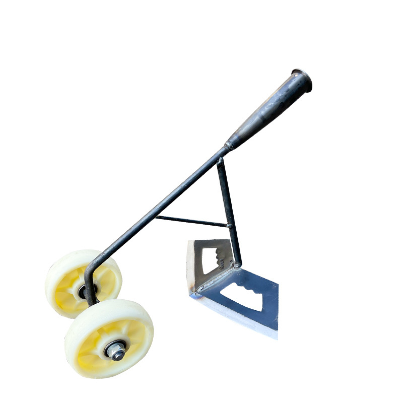 Trys viename ravėjimo įrankis su dviejų ratų pavara: dirvos atlaisvinimas, vagų formavimas ir daržovių tręšimas.