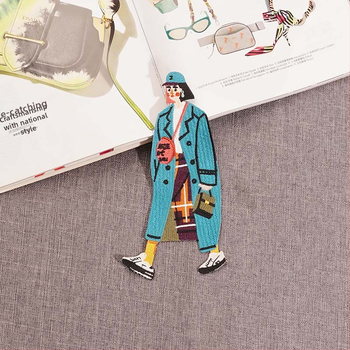 Siuvinėta aplikacija drabužiams su anime personažų motyvu, poliesteris ir medvilnė, netaisyklingos formos, prekinis ženklas Embroidery Loft, tinkama paltams ir moterų drabužiams