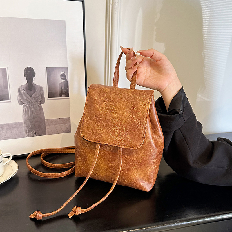 Guiling női crossbody hátizsák – PU anyag, poliészter bélés, fedeles zárás, mobiltelefon zseb, belső zseb, utcai stílus