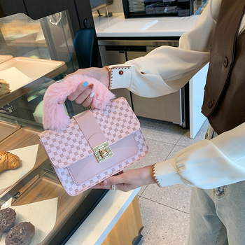 Geantă de damă PU plușată, formă pătrată, fără căptușeală, primăvara 2025, textură moale medie