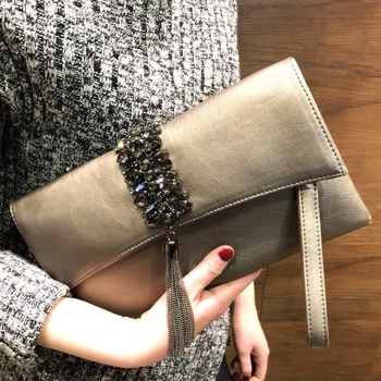 Uniszex clutch táska, levél alakú, poliészter, PU bélés, belső cipzáras zseb és telefontartó zseb