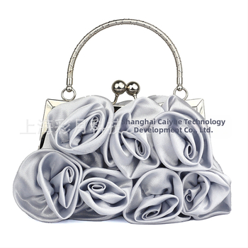 Vakara soma ar rozes motīvu, zīda ārējā daļa, dumpling stila siluets, poliestera oderes iekšdaļa, ikdienas lietošanai