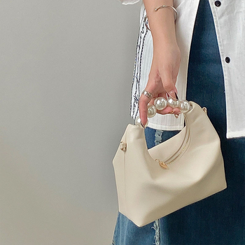 Shan Yi corduroy τσάντα ώμου σε στυλ dumpling με αλυσίδα, φερμουάρ και επένδυση PU