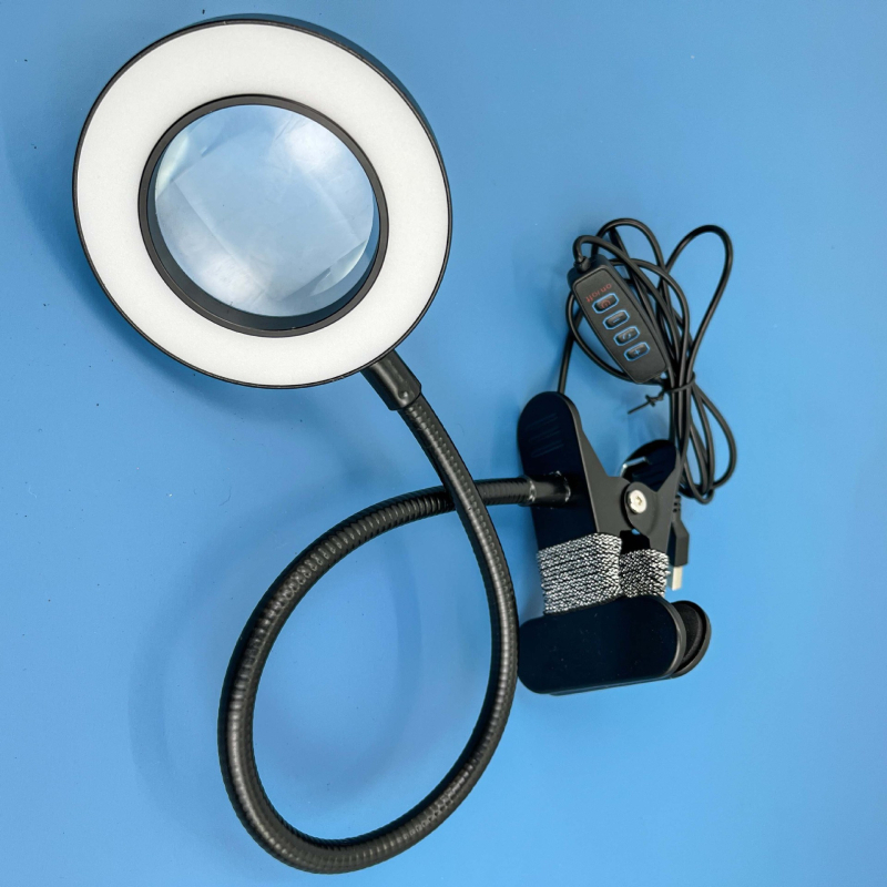 Клип‑лампа с лупа за красота и грим, USB захранване, дистанционно управление, CE сертифиран, CRI ≤70, напрежение ≤36V, абажур PC