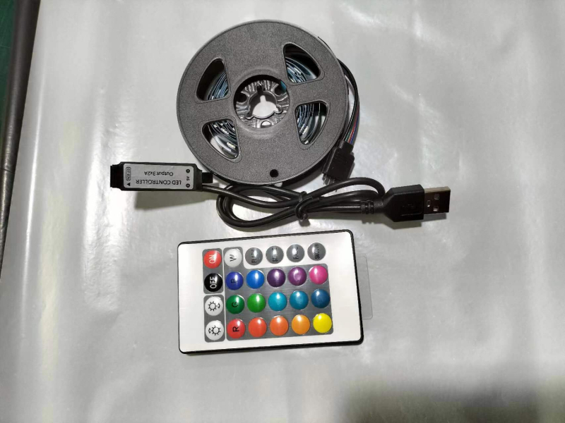 LED televizijos apšvietimo juosta su Bluetooth ir APP valdymu (modelis 5050RGB, 12V, 30 LED, 7W, atspari vandeniui)