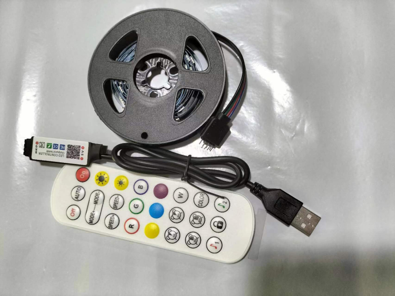 LED televizijos apšvietimo juosta su Bluetooth ir APP valdymu (modelis 5050RGB, 12V, 30 LED, 7W, atspari vandeniui)