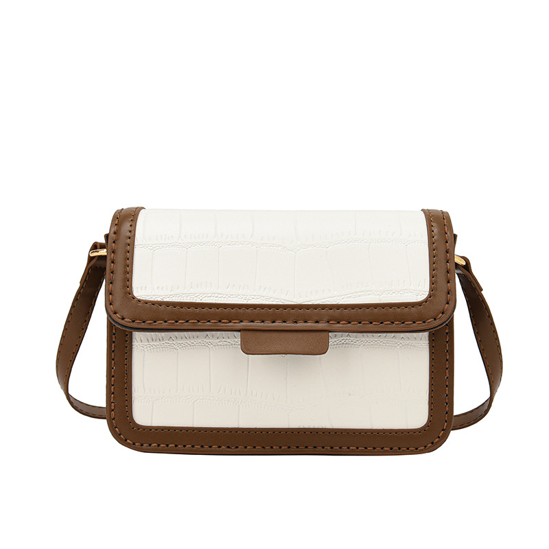 Crossbody táska PU anyagból | kis négyzet alakú stílus | vízszintes négyzetes forma | fedeles nyitás | belső zseb a telefonhoz