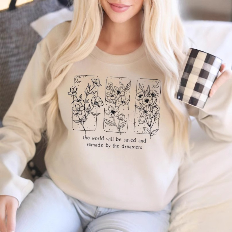 Kereknyakú pulóver hosszú ujjú, laza szabás, poliészter 96%+, 3D betűs mintás nyomtatás