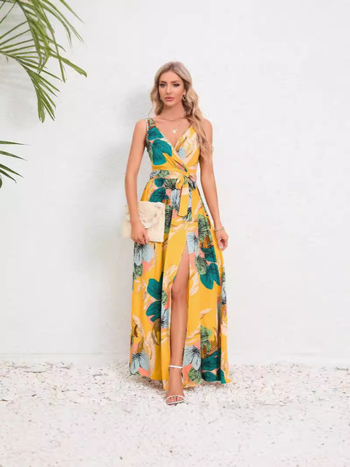 Γυναικείο φόρεμα με V-ντεκολτέ, λεπτές τιράντες, μακριά ασύμμετρη φούστα, ψηλή μέση, πολυεστέρας με εκτύπωση