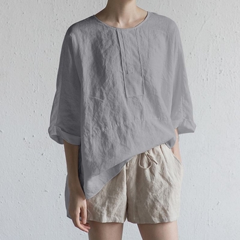 Μπλουζάκι σε ιαπωνικό στυλ από βαμβάκι και λινό, στρογγυλός λαιμός, μανίκια μέτριου μήκους, χαλαρή γραμμή