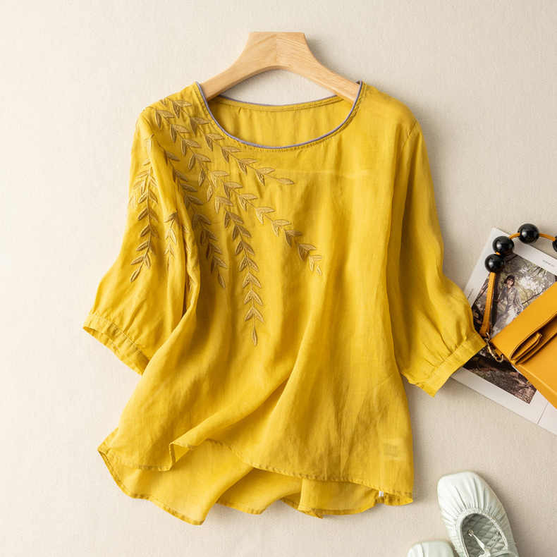 Tricou din bumbac și in, mâneci scurte, guler rotund, 50–70% conținut de bumbac, vară 2023, stil retro literar.