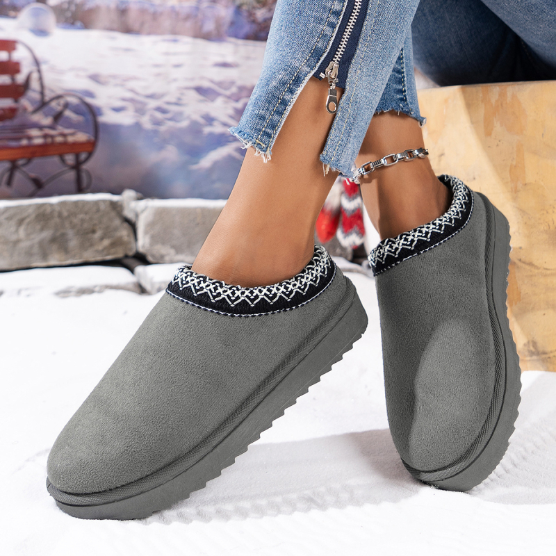 Sieviešu sniega zābaki, virsējais materiāls: velūrs, iekšpuse no mākslīgās vilnas, gumijas zole, vidēja papēža augstums 3-5 cm, apaļa pirksta forma