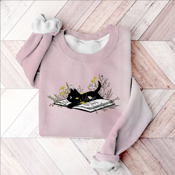 Pulover de damă cu imprimeu digital drăguț de pisică; stil japonez/korean lejer; mâneci lungi, guler rotund; țesătură terry de 230 g/m², poliester 70–80%.