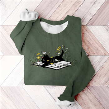 Pulover de damă cu imprimeu digital drăguț de pisică; stil japonez/korean lejer; mâneci lungi, guler rotund; țesătură terry de 230 g/m², poliester 70–80%.