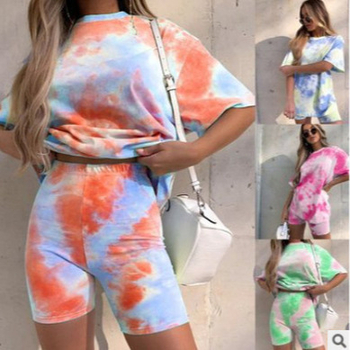 Дамски костюм от две части с градиентен принт — панталони до 3/4 дължина, ръкави 3/4, полиестер и спандекс