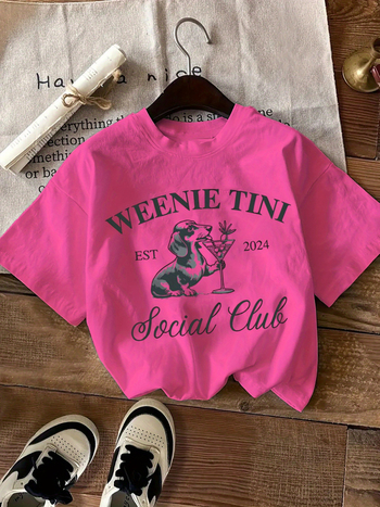 Τ-shirt με εκτυπωμένο σχέδιο ντάτσχουντ που κάθεται πάνω σε κοκτέιλ, γεωμετρικό μοτίβο, μείγμα βαμβακιού-πολυεστέρα (90–95% βαμβάκι), κοντό μανίκι, στρογγυλός λαιμός, street fashionista στυλ