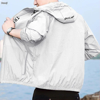 UV ochranná kapucňová bunda, voľný strih, dlhé rukávy, krátka dĺžka 40–50 cm, vlnená látka