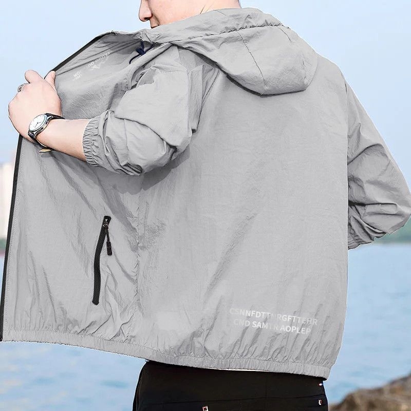 UV ochranná kapucňová bunda, voľný strih, dlhé rukávy, krátka dĺžka 40–50 cm, vlnená látka