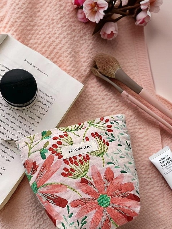 Geantă cosmetică din pânză, model floral — Blings; pentru depozitare; unisex; utilizare zilnică (Pânză • Model floral • Blings • Pentru depozitare • Unisex)