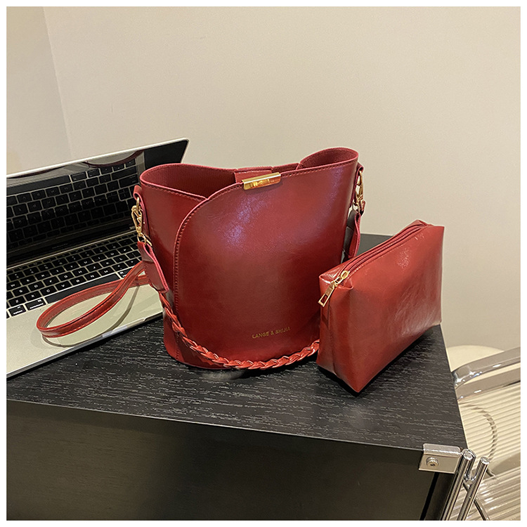 PU bucket táska utcai stílusban, mágneses zárás és polieszter bélés