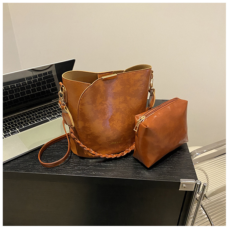 PU bucket táska utcai stílusban, mágneses zárás és polieszter bélés