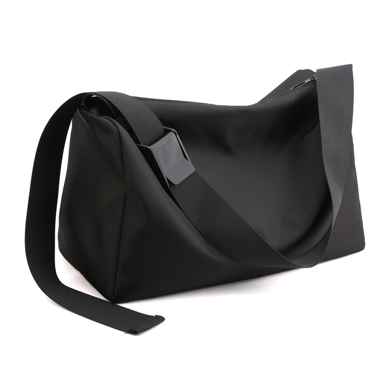 Jóga- és edzőtáska crossbody vállra akasztható, nagy kapacitású, külső nylon, belső poliészter bélés, cipzáras nyitás, belső rendezés: cipzáras zseb, telefon- és azonosító zseb